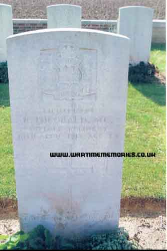 <p>Reginald Theobald grave CWG at La Rolanderie Farm, Erquinghem sur Lys France